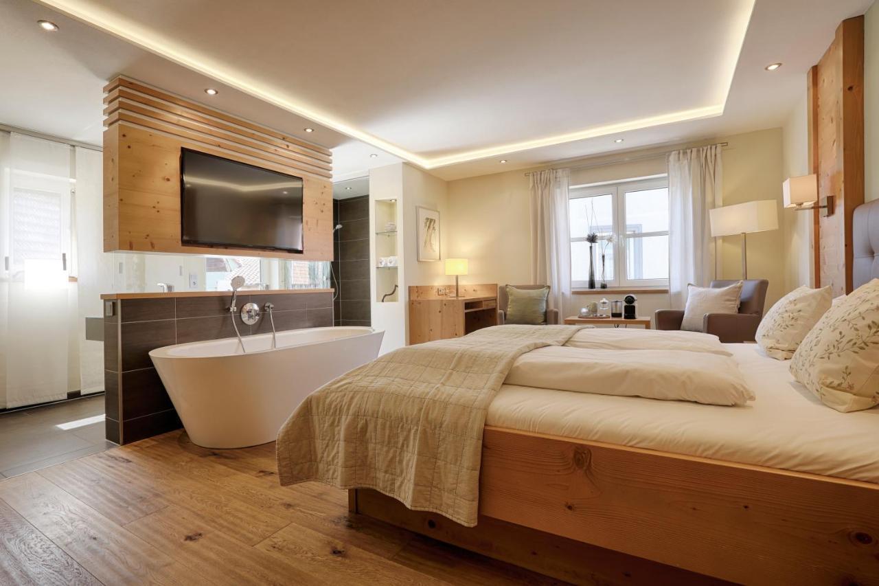 Landhotel Schwab - By Homekeepers Schwarzach am Main Luaran gambar